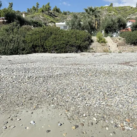 Villa Seafront With Pool Few Steps From The *