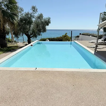 Seafront With Pool Few Steps From The Villa *